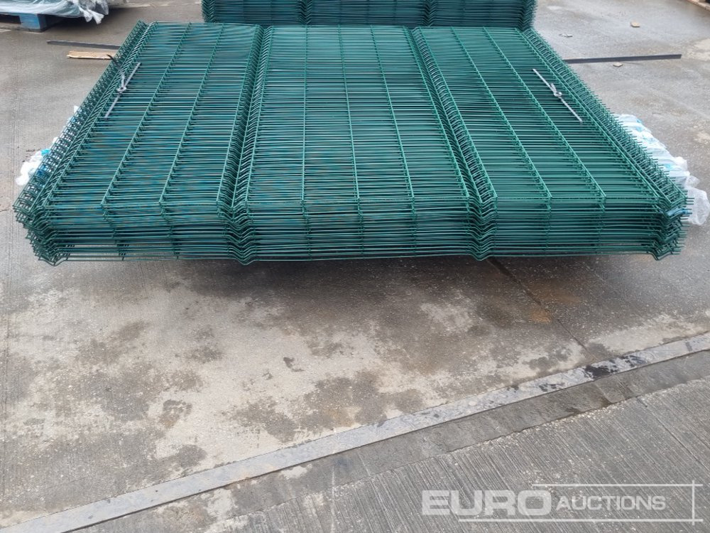 İnşaat ekipmanı Unused Galvanised & Powder Coated Heavy Duty (5mm) Wire Mesh Fencing, 25 x H2.4m x W2.2m Panels, 26 x 60mm x 60mm x3m Posts, with Fittings (Green): fotoğraf 13