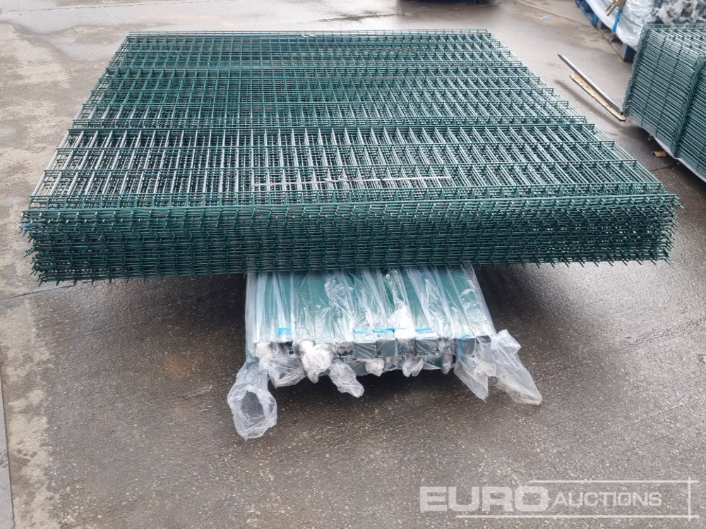 İnşaat ekipmanı Unused Galvanised & Powder Coated Heavy Duty (5mm) Wire Mesh Fencing, 25 x H2.4m x W2.2m Panels, 26 x 60mm x 60mm x3m Posts, with Fittings (Green): fotoğraf 15
