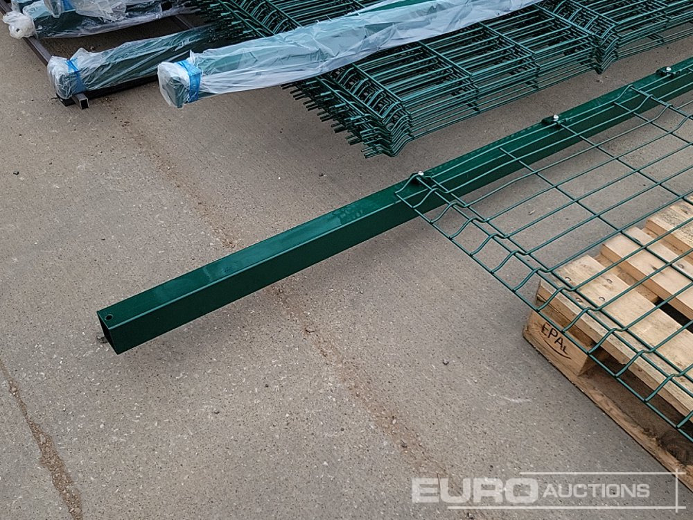 İnşaat ekipmanı Unused Galvanised & Powder Coated Heavy Duty (5mm) Wire Mesh Fencing, 25 x H2.4m x W2.2m Panels, 26 x 60mm x 60mm x3m Posts, with Fittings (Green): fotoğraf 8