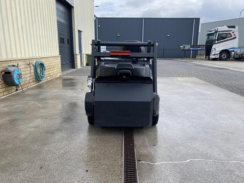 Kärcher KM 105/110 R Bp, Veegmachine, hoogkieper - Yol süpürme aracı: fotoğraf 3 Kärcher KM 105/110 R Bp, Veegmachine, hoogkieper - Yol süpürme aracı: fotoğraf 3