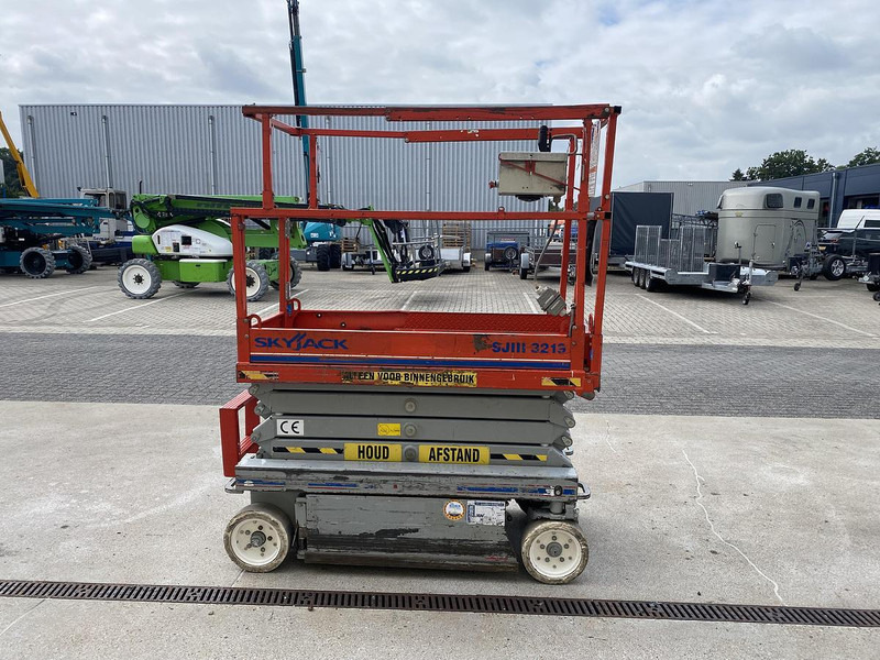 Skyjack SJIII-3219, Schaarhoogwerker, 8 meter - Araçüstü platform: fotoğraf 5 Skyjack SJIII-3219, Schaarhoogwerker, 8 meter - Araçüstü platform: fotoğraf 5