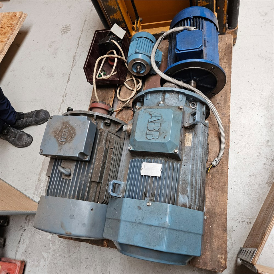 ABB MT80A19F100-2 / M3AA180MLB4 - Makine: fotoğraf 3 ABB MT80A19F100-2 / M3AA180MLB4 - Makine: fotoğraf 3