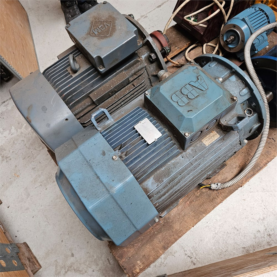 ABB MT80A19F100-2 / M3AA180MLB4 - Makine: fotoğraf 2 ABB MT80A19F100-2 / M3AA180MLB4 - Makine: fotoğraf 2