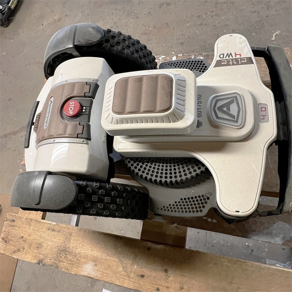 Ambrogio 4.0 Elite Premium 4 wd - Çim biçme makinesi: fotoğraf 5 Ambrogio 4.0 Elite Premium 4 wd - Çim biçme makinesi: fotoğraf 5