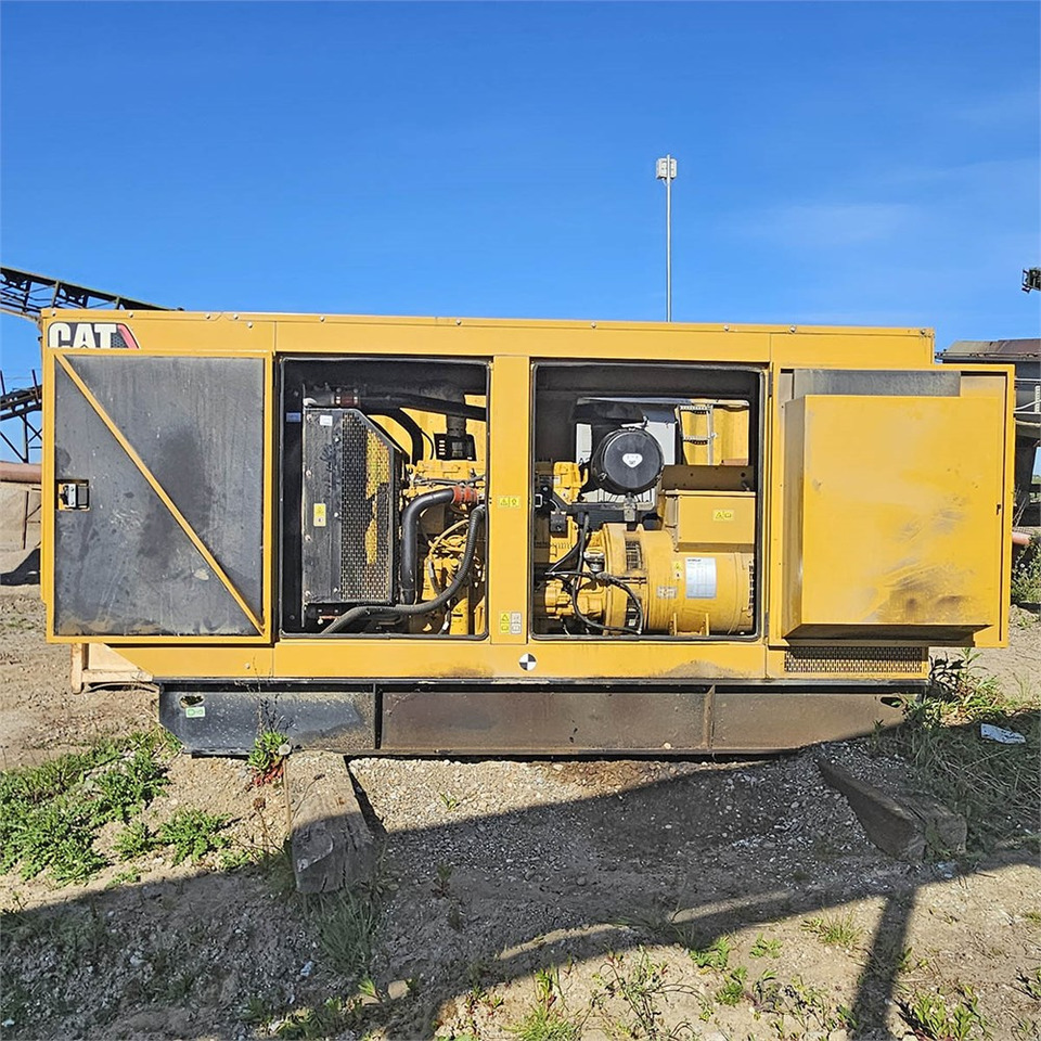 Caterpillar DE250 E0 - Elektrikli jeneratör: fotoğraf 3 Caterpillar DE250 E0 - Elektrikli jeneratör: fotoğraf 3