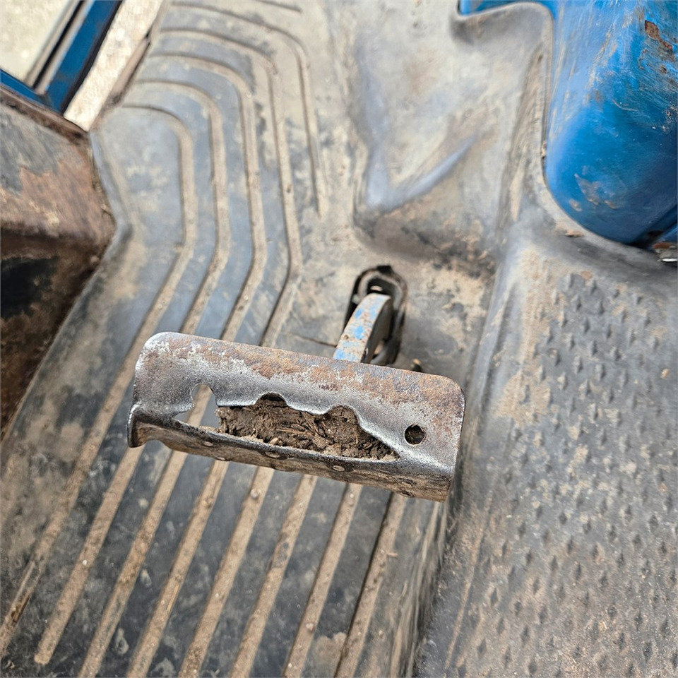 Traktör Ford 4610: fotoğraf 22