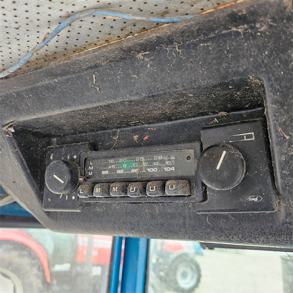 Traktör Ford 4610: fotoğraf 24