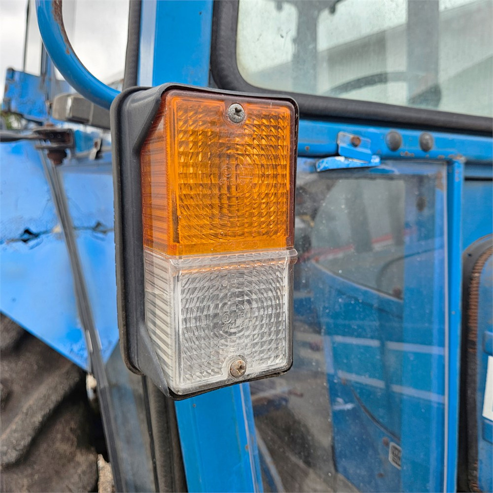 Traktör Ford 4610: fotoğraf 29