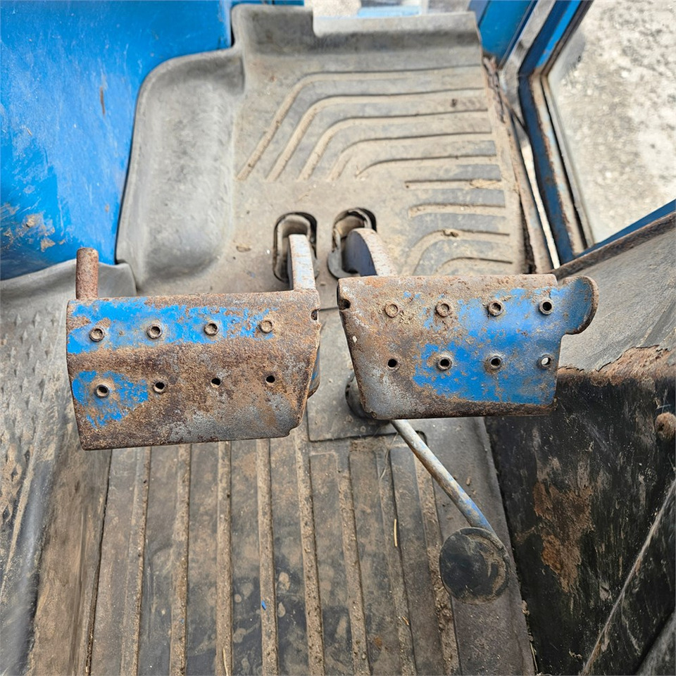 Traktör Ford 4610: fotoğraf 23