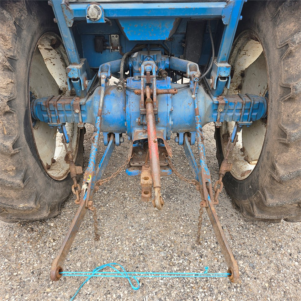 Traktör Ford 4610: fotoğraf 38
