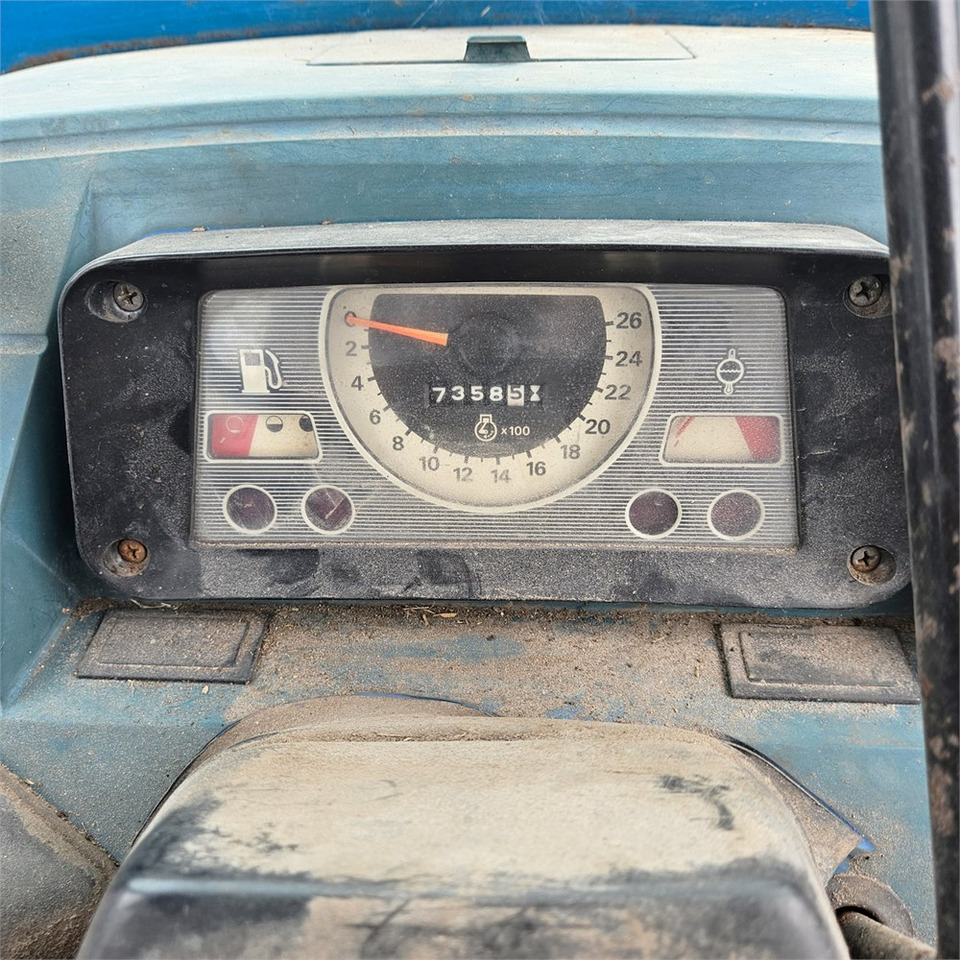 Traktör Ford 4610: fotoğraf 18