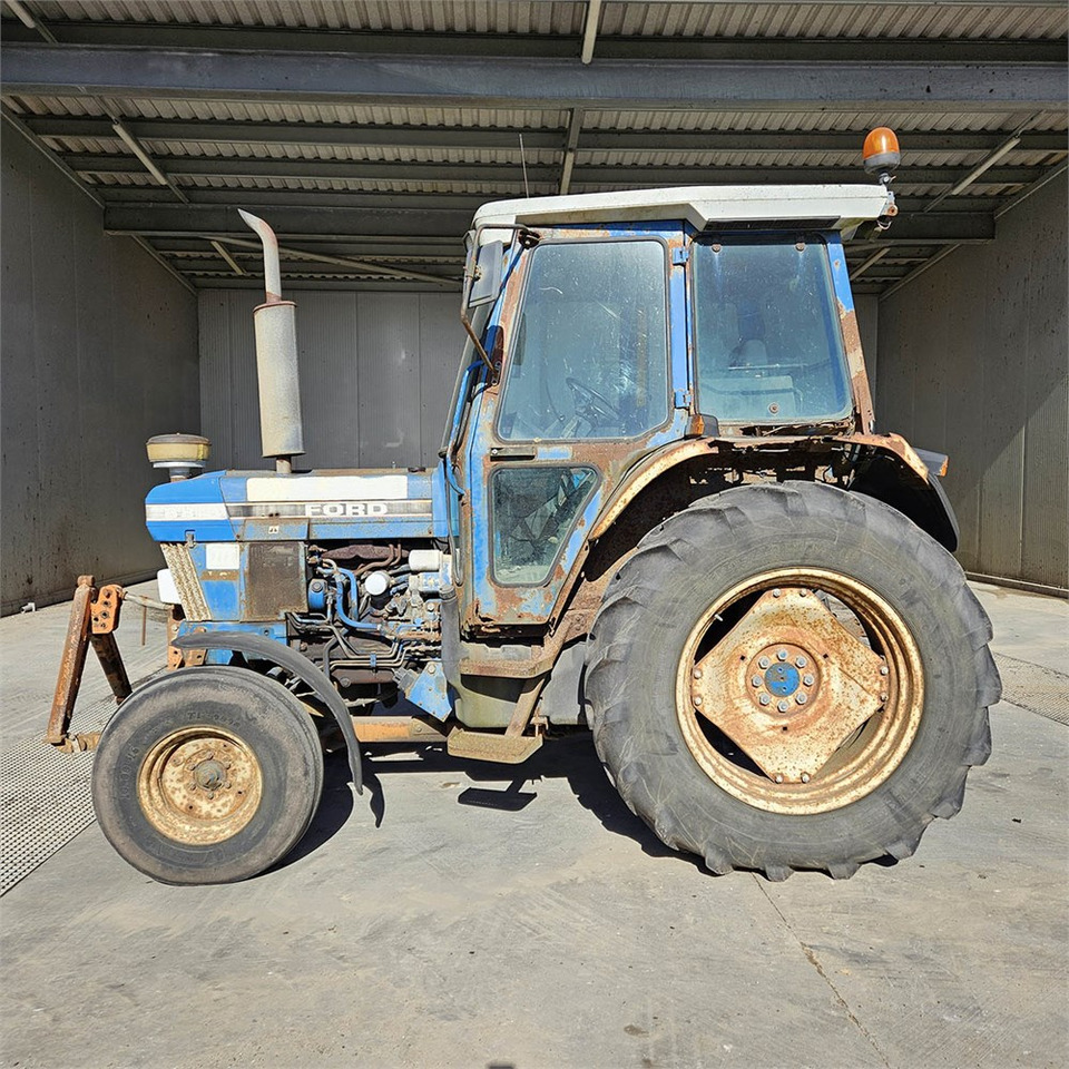 Ford 6810 - Traktör: fotoğraf 2 Ford 6810 - Traktör: fotoğraf 2