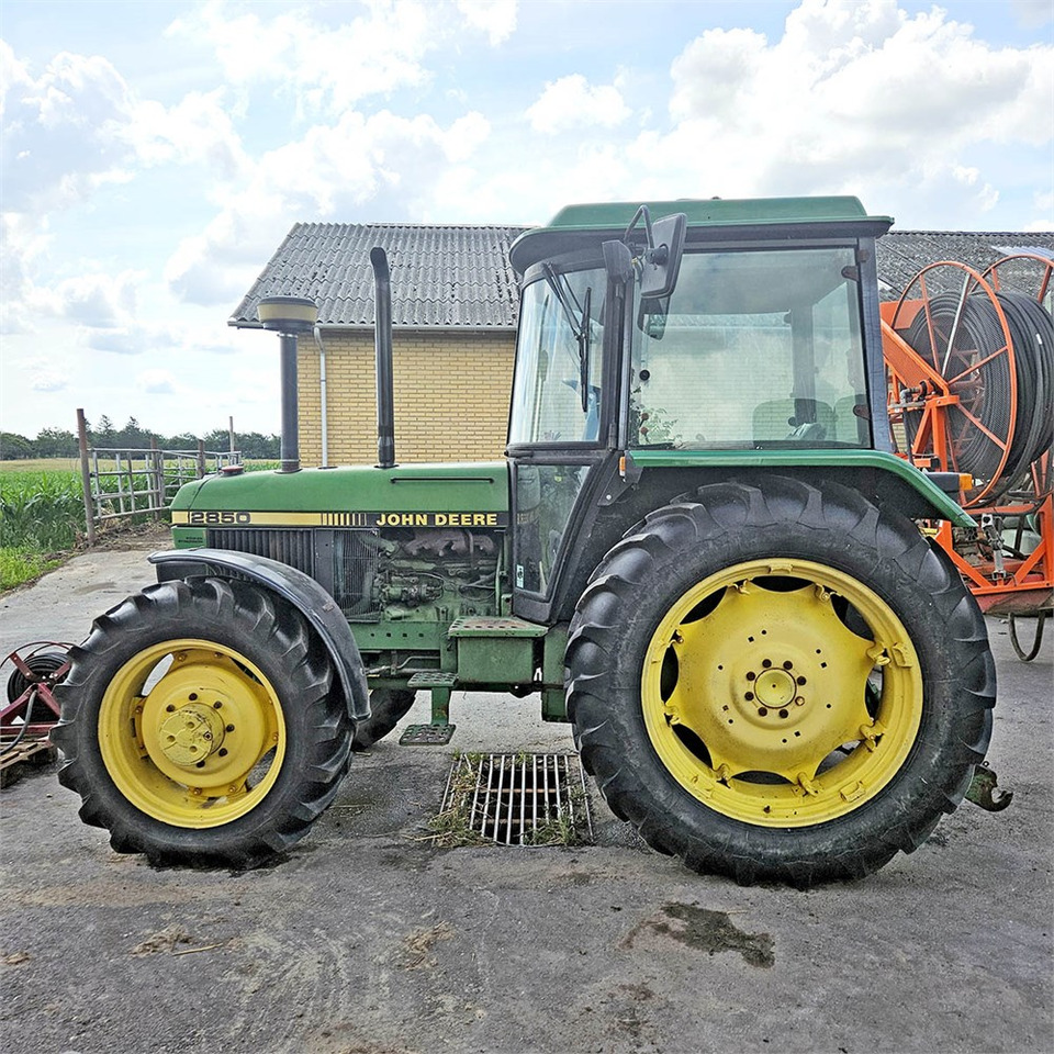 John Deere 2850 MFWD - Traktör: fotoğraf 5 John Deere 2850 MFWD - Traktör: fotoğraf 5