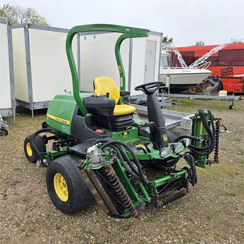John Deere 7700 Precisioncut - Çim biçme makinesi: fotoğraf 1 John Deere 7700 Precisioncut - Çim biçme makinesi: fotoğraf 1