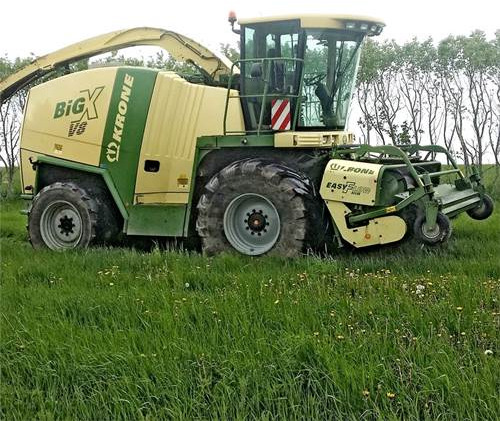 Krone BiG X V8 - Silaj makinesi: fotoğraf 4 Krone BiG X V8 - Silaj makinesi: fotoğraf 4