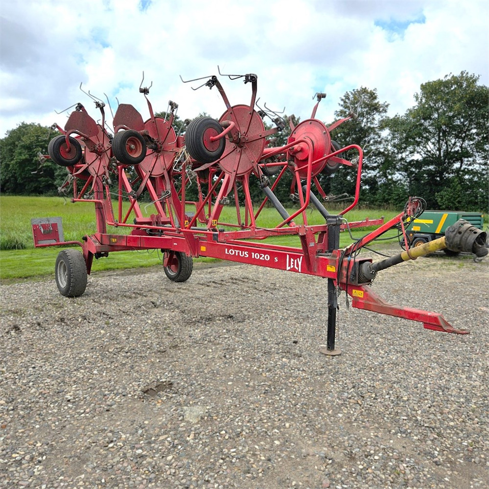 LELY Lotus 1020 s - Saman makinesi: fotoğraf 1 LELY Lotus 1020 s - Saman makinesi: fotoğraf 1