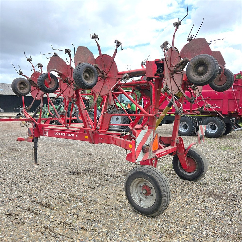 LELY Lotus 1020 s - Saman makinesi: fotoğraf 5 LELY Lotus 1020 s - Saman makinesi: fotoğraf 5