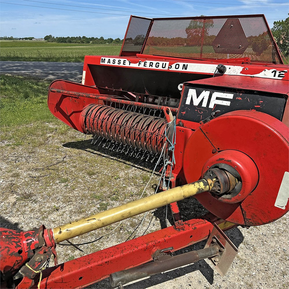 Massey Ferguson MF128 - Saman makinesi: fotoğraf 2 Massey Ferguson MF128 - Saman makinesi: fotoğraf 2