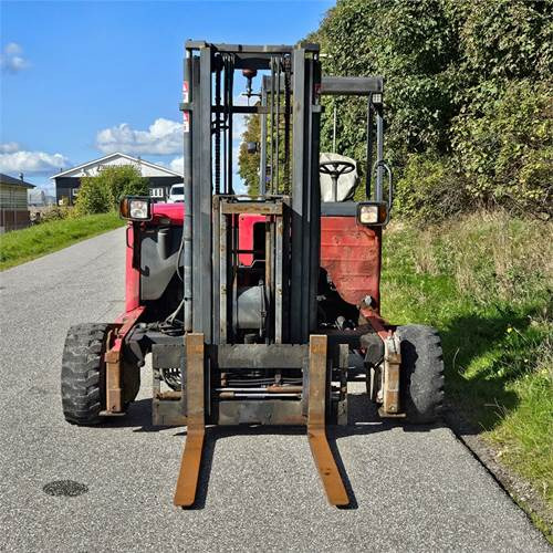 Moffett M5 25 - Kamyona monte forklift: fotoğraf 3 Moffett M5 25 - Kamyona monte forklift: fotoğraf 3
