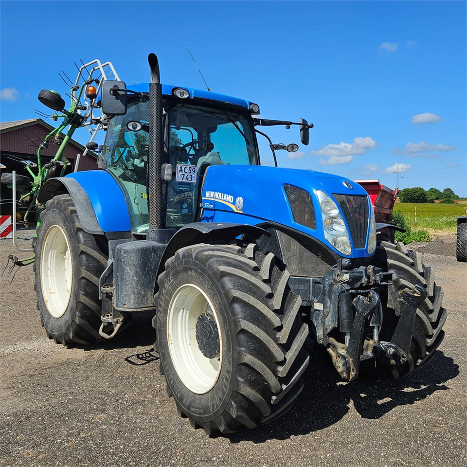 New Holland T7.235 Power Command - Traktör: fotoğraf 1 New Holland T7.235 Power Command - Traktör: fotoğraf 1