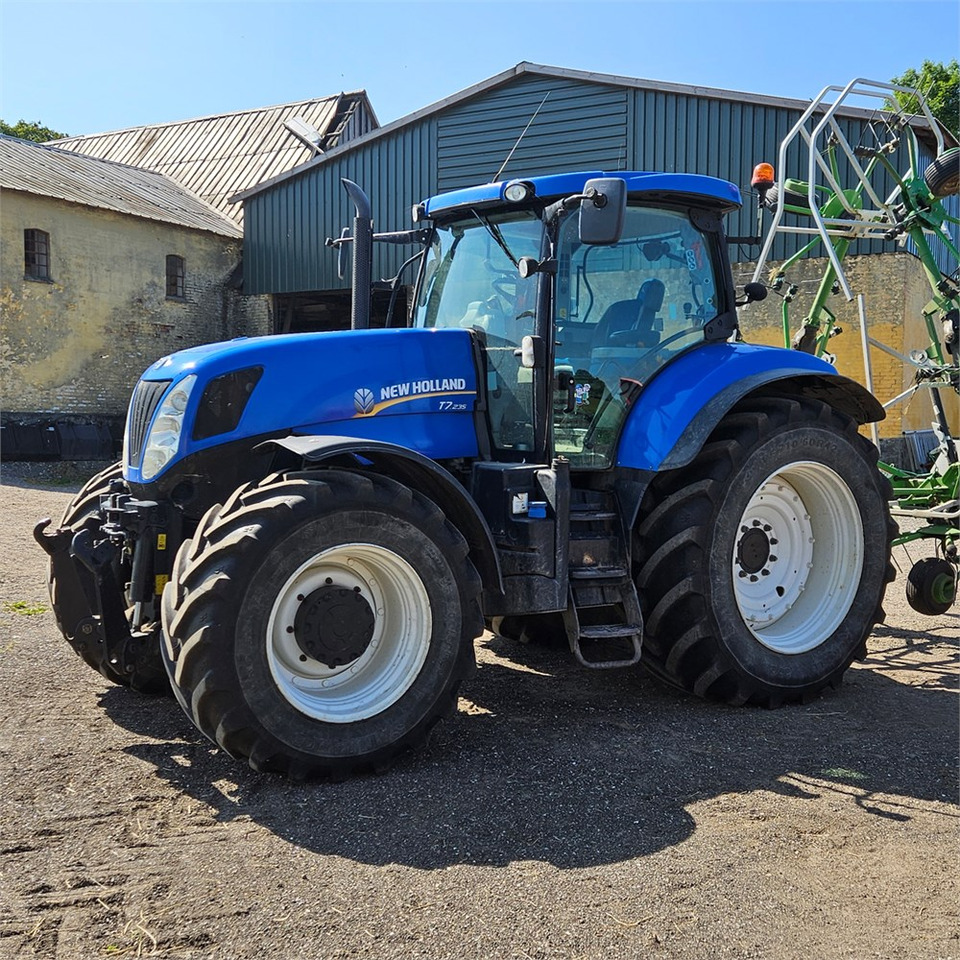 New Holland T7.235 Power Command - Traktör: fotoğraf 5 New Holland T7.235 Power Command - Traktör: fotoğraf 5