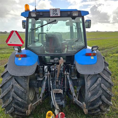 New Holland TM165 - Traktör: fotoğraf 5 New Holland TM165 - Traktör: fotoğraf 5