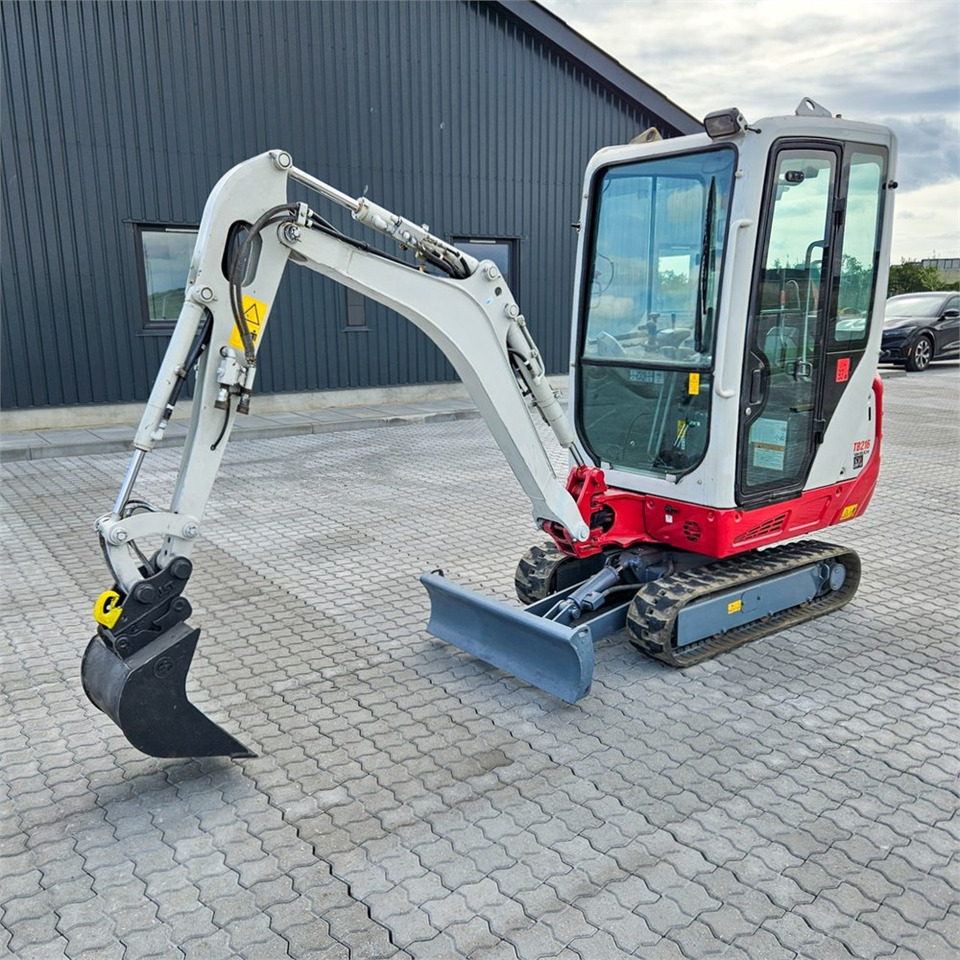 Takeuchi TB216 - Mini ekskavatör: fotoğraf 2 Takeuchi TB216 - Mini ekskavatör: fotoğraf 2
