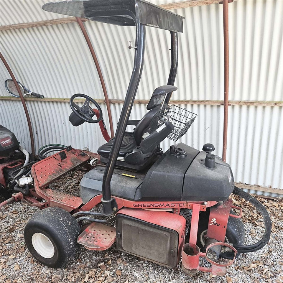 Toro Greensmaster 3250-D - Çim biçme makinesi: fotoğraf 1 Toro Greensmaster 3250-D - Çim biçme makinesi: fotoğraf 1
