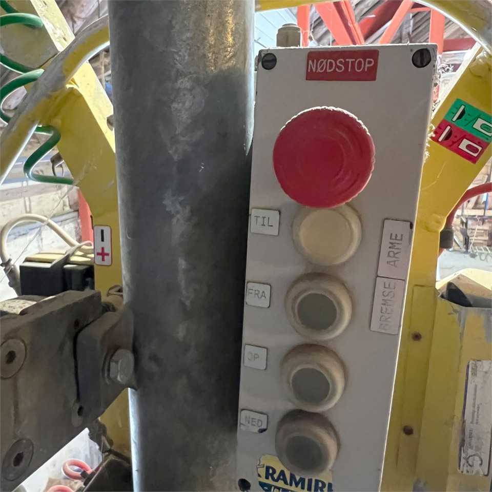 Teleskopik yükleyici Woods Powr Grip MRT 411 LDC: fotoğraf 11 Teleskopik yükleyici Woods Powr Grip MRT 411 LDC: fotoğraf 11