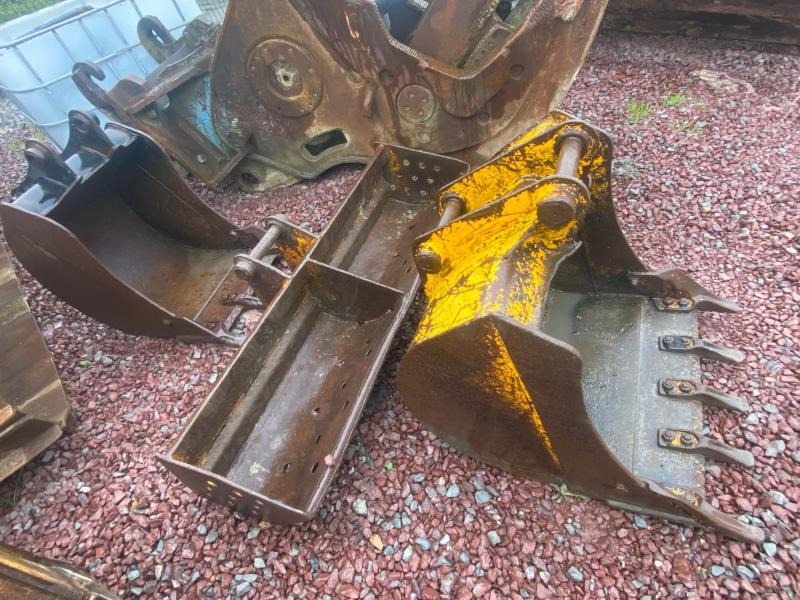 JCB LOT 3 GODETS CURAGE ET TERRASSEMENT 1M50/80CM/60CM - Ekskavatör kovası: fotoğraf 1 JCB LOT 3 GODETS CURAGE ET TERRASSEMENT 1M50/80CM/60CM - Ekskavatör kovası: fotoğraf 1