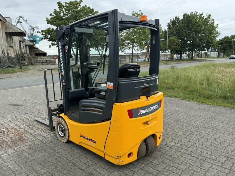 Jungheinrich EFG213 - Elektrikli forklift: fotoğraf 2 Jungheinrich EFG213 - Elektrikli forklift: fotoğraf 2