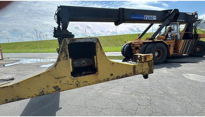 Valmet Kalmar RSD4118-4TL - Reachstacker: fotoğraf 3 Valmet Kalmar RSD4118-4TL - Reachstacker: fotoğraf 3