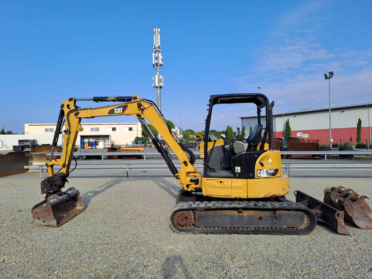 CAT 305E2 - Paletli ekskavatör: fotoğraf 1 CAT 305E2 - Paletli ekskavatör: fotoğraf 1