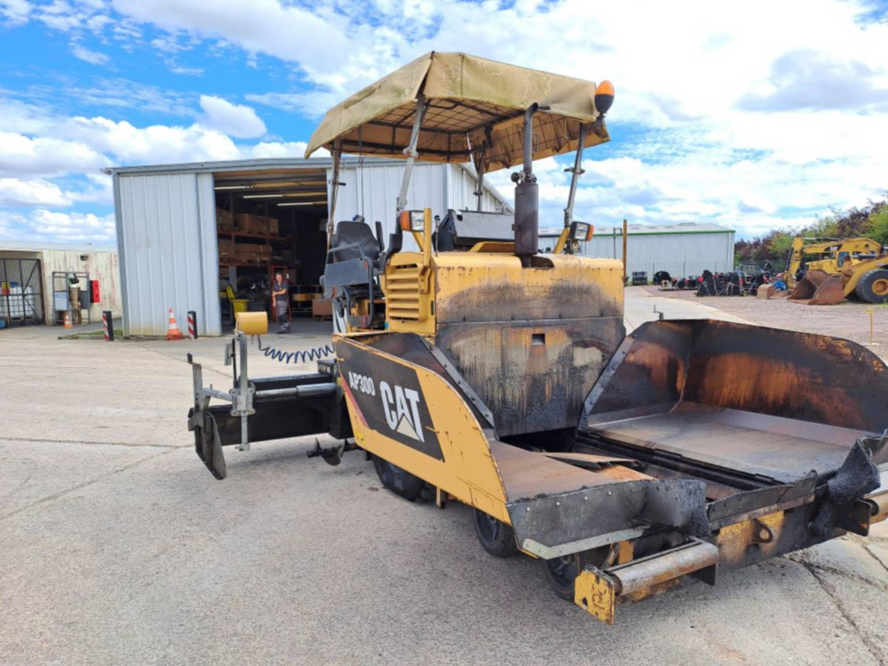 CAT AP300 - Asfalt serici: fotoğraf 2 CAT AP300 - Asfalt serici: fotoğraf 2