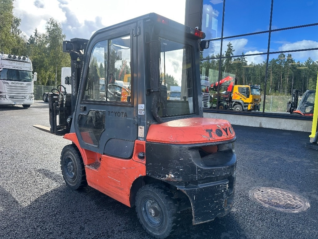 Toyota 02-7 FDF 25 - Dizel forklift: fotoğraf 4 Toyota 02-7 FDF 25 - Dizel forklift: fotoğraf 4