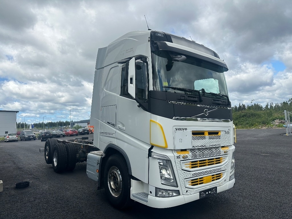Volvo FH13 540 6x2*4 - Şasi kamyon: fotoğraf 2 Volvo FH13 540 6x2*4 - Şasi kamyon: fotoğraf 2