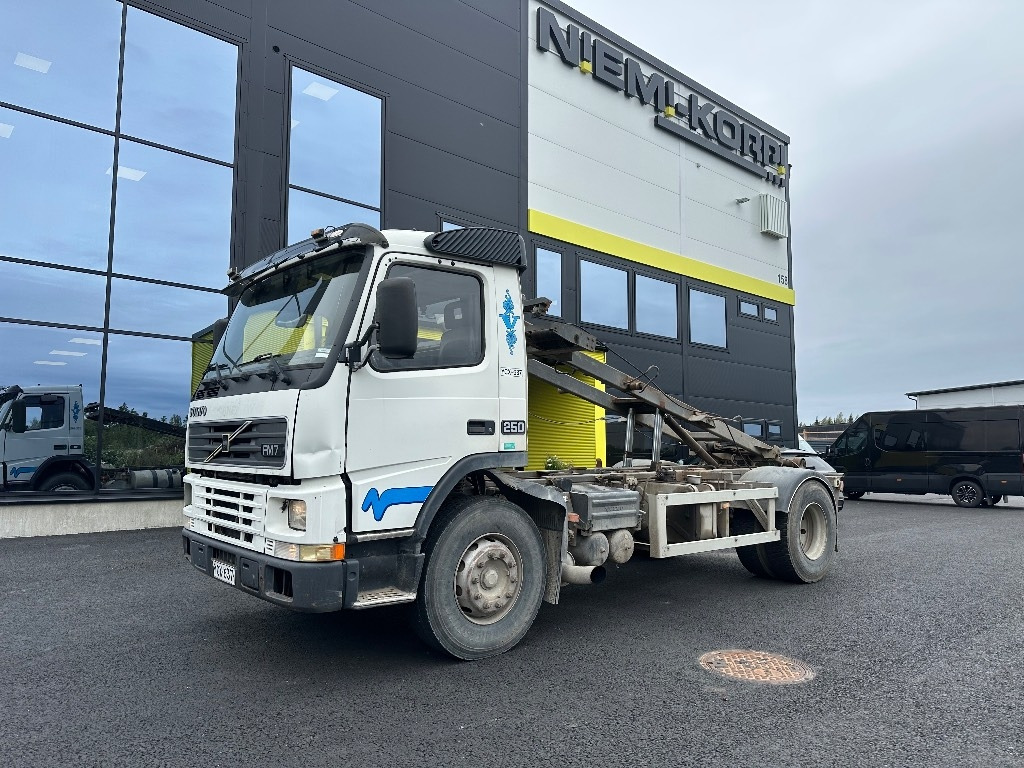 Volvo FM7 4x2 vaijerilaitteilla  - Hidrolift kamyon: fotoğraf 1 Volvo FM7 4x2 vaijerilaitteilla  - Hidrolift kamyon: fotoğraf 1