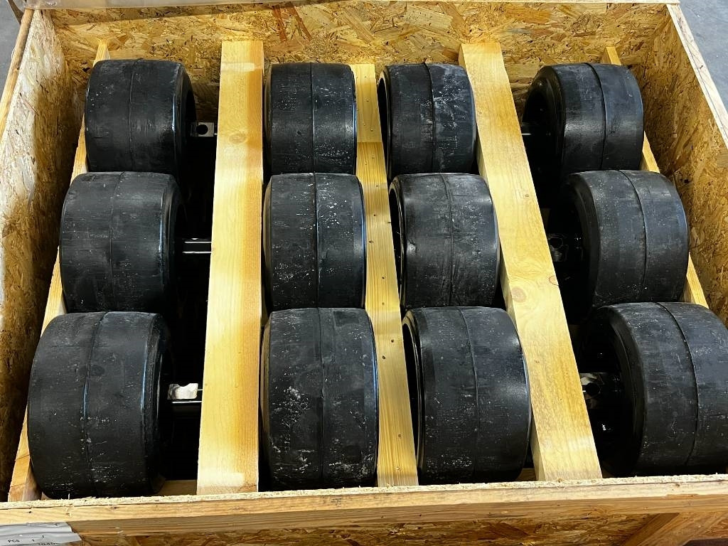 CNH Track rollers for tracks - CNH - Quadtrac/Steiger - Lastik - Tarım araçları: fotoğraf 2 CNH Track rollers for tracks - CNH - Quadtrac/Steiger - Lastik - Tarım araçları: fotoğraf 2