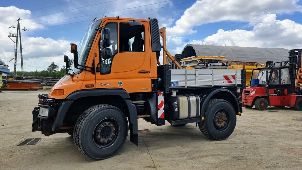 MERCEDES-BENZ Unimog U400 - Belediye traktör: fotoğraf 4 MERCEDES-BENZ Unimog U400 - Belediye traktör: fotoğraf 4