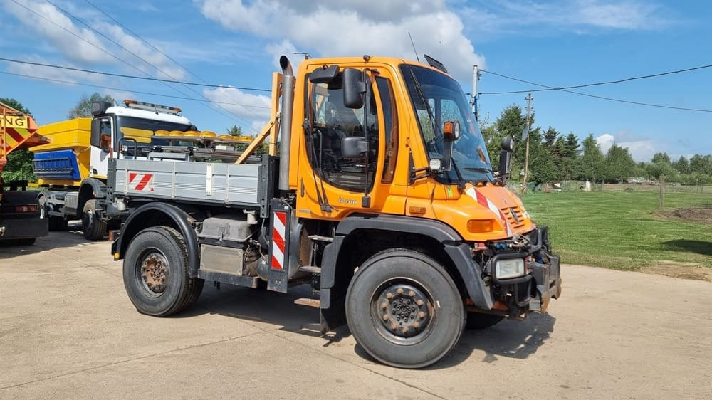 MERCEDES-BENZ Unimog U400 - Belediye traktör: fotoğraf 2 MERCEDES-BENZ Unimog U400 - Belediye traktör: fotoğraf 2