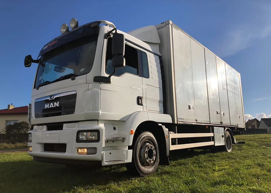 MAN 15.290 Winda Bok otwierany 18 Palet - Izotermik kamyon: fotoğraf 1 MAN 15.290 Winda Bok otwierany 18 Palet - Izotermik kamyon: fotoğraf 1