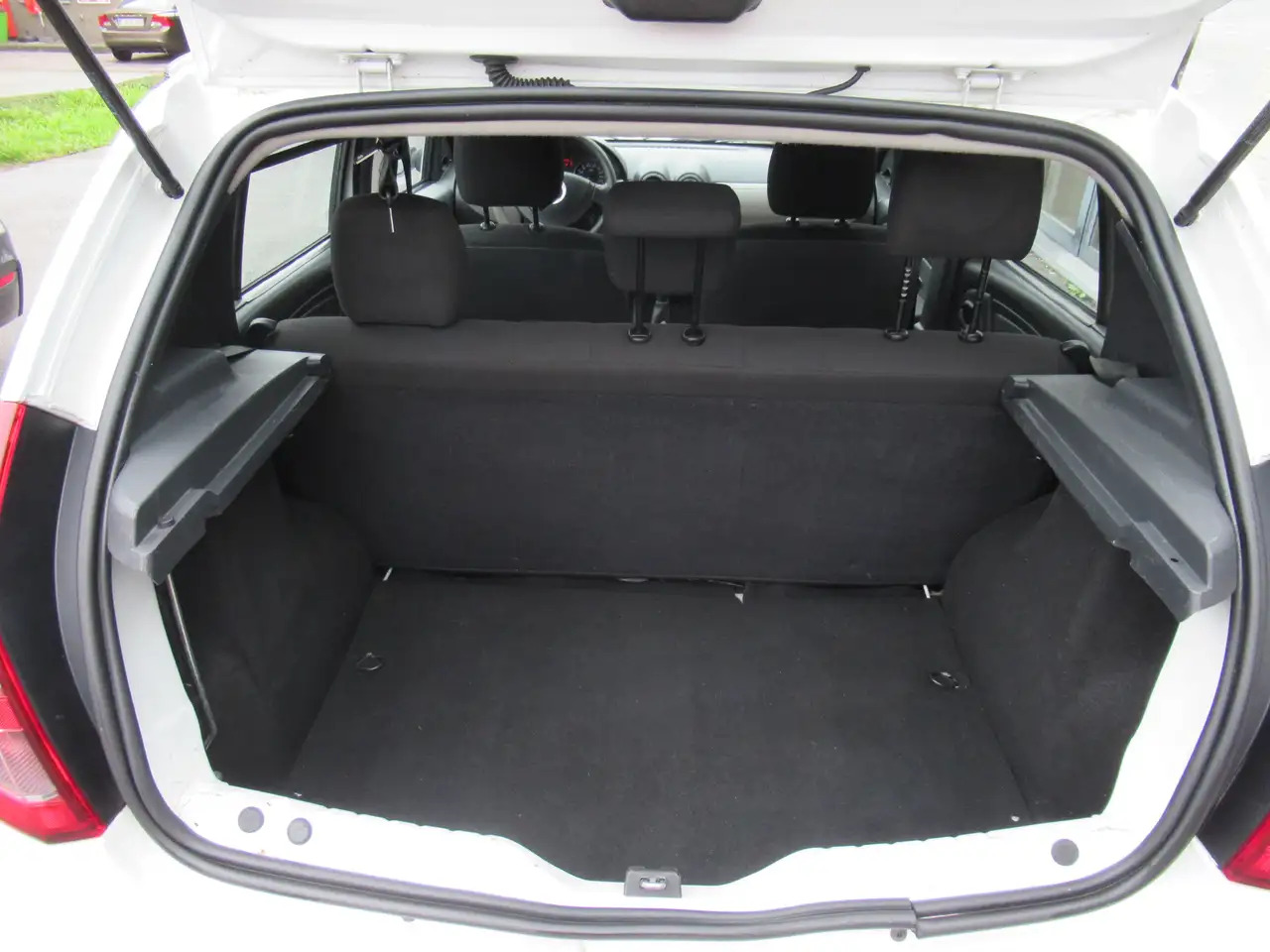 Dacia Sandero Sandero 1.2i Ambiance - Binek araba: fotoğraf 5 Dacia Sandero Sandero 1.2i Ambiance - Binek araba: fotoğraf 5