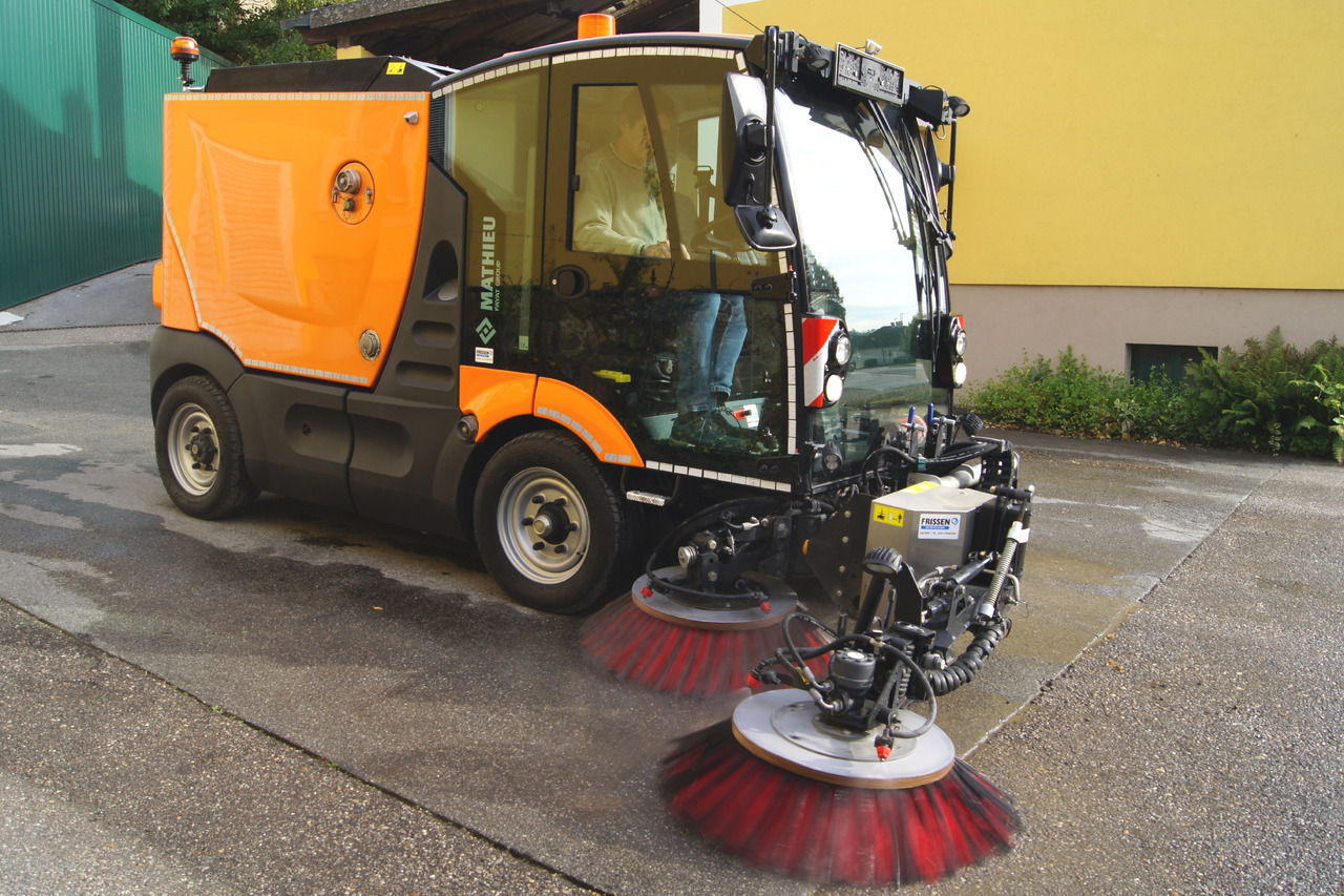 MATHIEU Azura Flex MC210 3-rd brush / EURO 6 - Yol süpürme aracı: fotoğraf 2 MATHIEU Azura Flex MC210 3-rd brush / EURO 6 - Yol süpürme aracı: fotoğraf 2