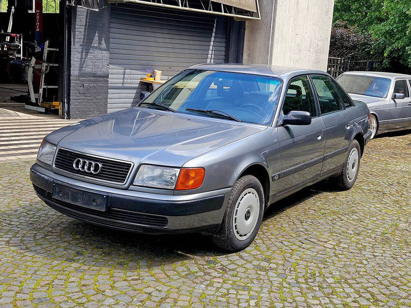 Audi 100 2.4D - Sedan araba: fotoğraf 1 Audi 100 2.4D - Sedan araba: fotoğraf 1