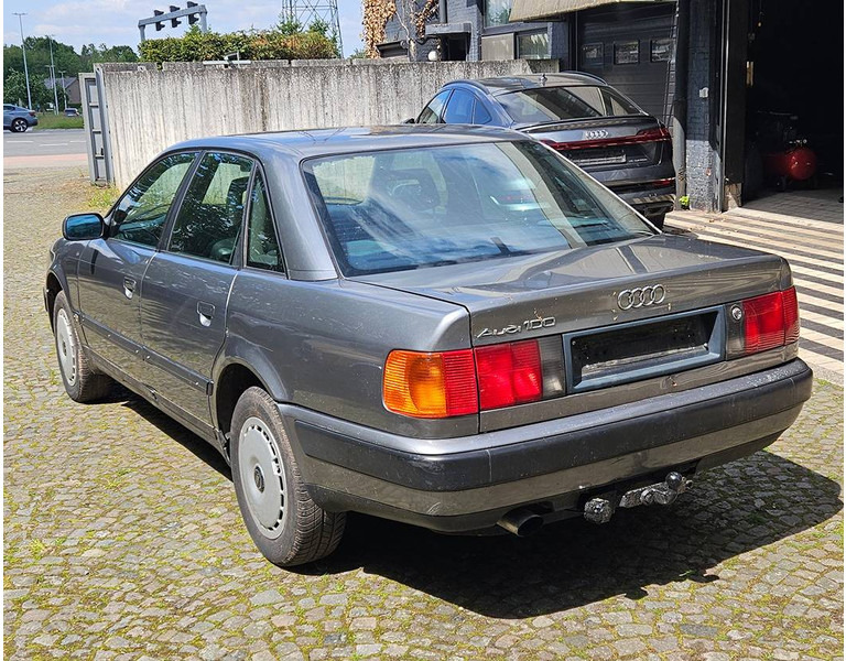 Audi 100 2.4D - Sedan araba: fotoğraf 4 Audi 100 2.4D - Sedan araba: fotoğraf 4