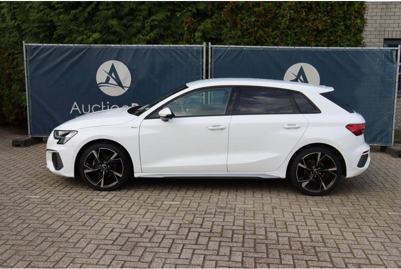 Audi A3 Sportback - Sedan araba: fotoğraf 2 Audi A3 Sportback - Sedan araba: fotoğraf 2