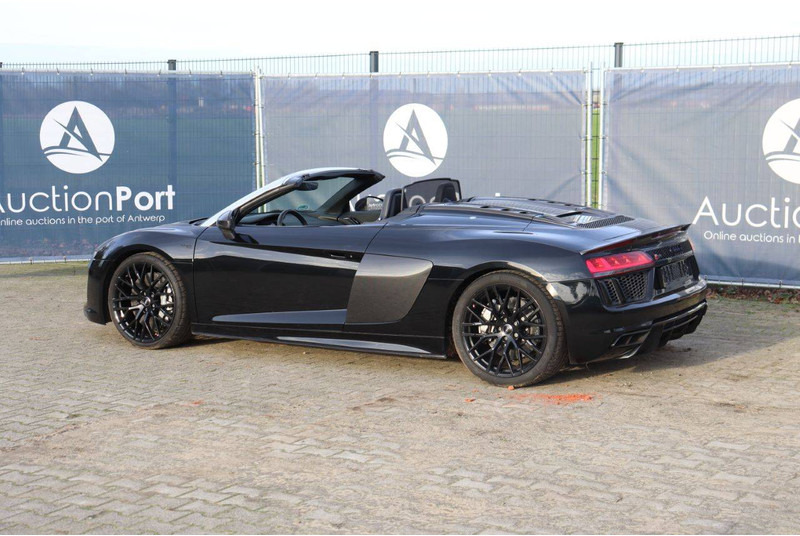 Audi R8 - Binek araba: fotoğraf 3 Audi R8 - Binek araba: fotoğraf 3