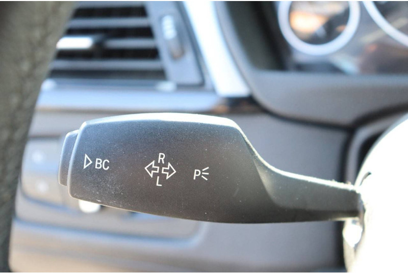 Binek araba BMW 3 Serie 318d: fotoğraf 19