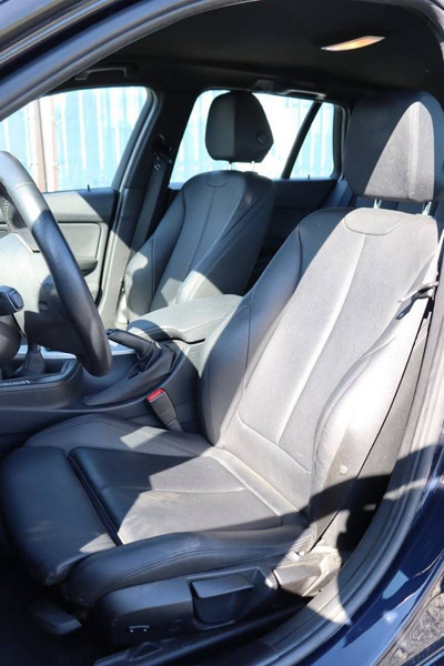 Binek araba BMW 3 Serie 318d: fotoğraf 17