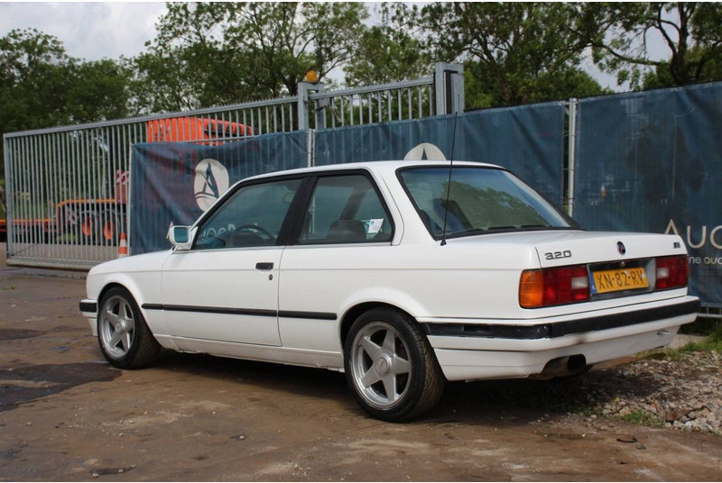 BMW 3 Serie 320i - Binek araba: fotoğraf 3 BMW 3 Serie 320i - Binek araba: fotoğraf 3